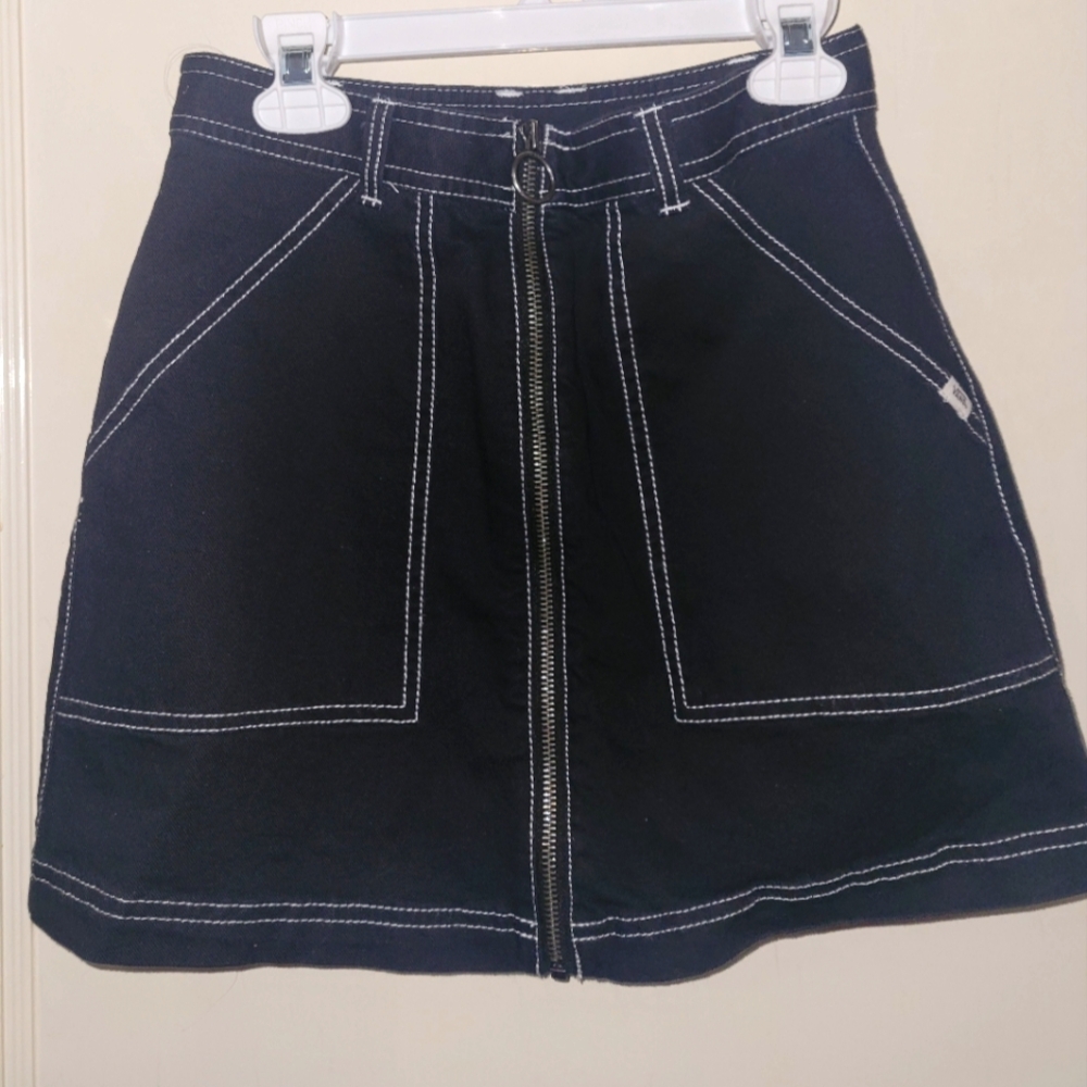 XS Vans black skirt